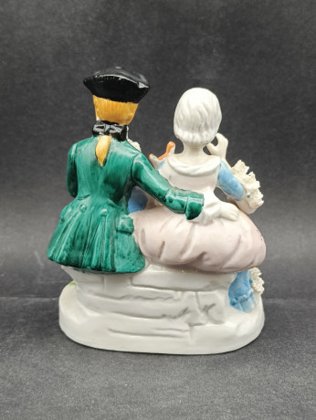 Статуэтка винтажная в стиле Рококо "Влюбленная пара на скамейке", фарфор, 14 х 12 см, Германия, 1960-70гг.