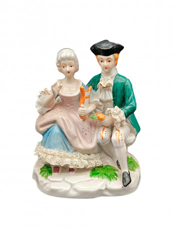 Статуэтка винтажная в стиле Рококо "Влюбленная пара на скамейке", фарфор, 14 х 12 см, Германия, 1960-70гг.