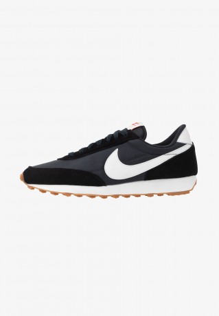 Nike Sportswear DAYBREAK Sneaker low black/summit white/off noir/brown/team orange DAYBREAK Низкие кроссовки женские черный/саммит белый/off noir/коричневый/team Orange