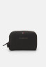 Tommy Hilfiger ESSENTIAL WASHBAG UNISEX Wash bag black ESSENTIAL WASHBAG UNISEX Сумка для стирки черный
