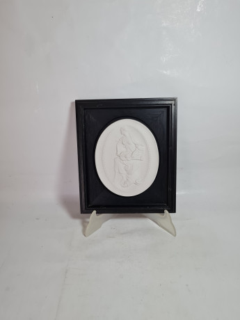 Картина винтажная Meissen, Erato, керамика в деревянной раме, отлита по оригинальным формам Дж.Дж.Кендлера, 23 x 19,5 см, Германия, 1981 г.