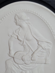 Картина винтажная Meissen, Erato, керамика в деревянной раме, отлита по оригинальным формам Дж.Дж.Кендлера, 23 x 19,5 см, Германия, 1981 г.