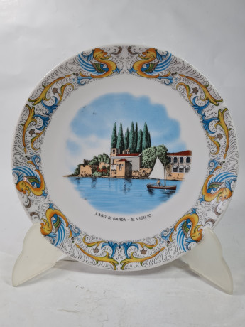 Тарелка декоративная винтажная с изображением Лаго ди Гарда, фарфор, 19.5 см, Италия, 1960-70гг.