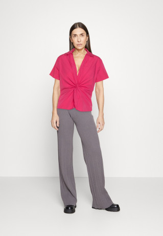 Tommy Hilfiger SOLID POPLIN TWIST Blouse bright cerise pink SOLID POPLIN TWIST Блузка ярко-вишнево-розовый