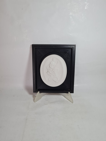 Картина винтажная Meissen, Kalliope, керамика в деревянной раме, отлита по оригинальным формам Дж.Дж.Кендлера, 23 x 19,5 см, Германия, 1981 г.