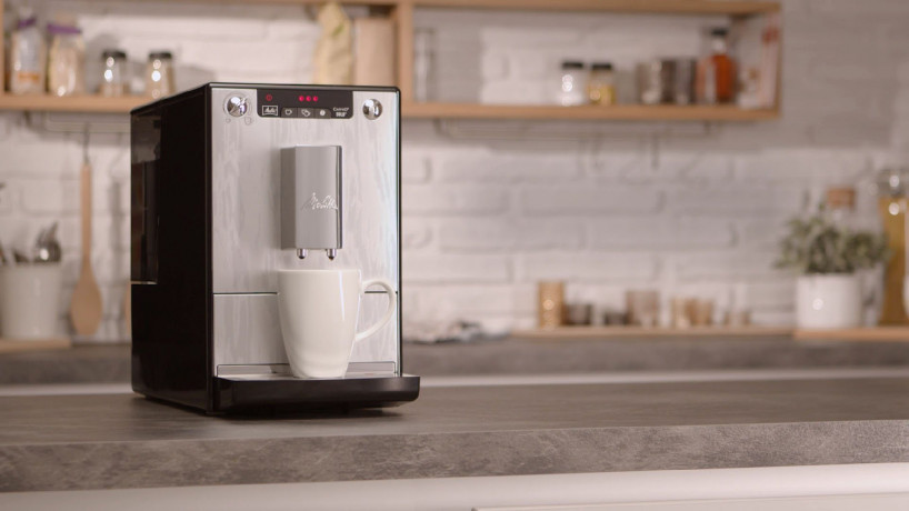 Melitta Melitta Kaffeevollautomat Solo E 950-111, Organic Silver, Perfekt fur Cafe creme  Espresso, nur 20cm breit  олностью автоматическая кофемашина Melitta Solo E 950-111, органическое серебро, идеально подходит для приготовления крем-эспрессо в кафе, 