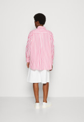 Tommy Hilfiger STRIPED ICON OVERSIZED SHIRT Button-down blouse pink/white РУБАШКА OVERSIZE STRIPED ICON Блузка на пуговицах розовый/белый