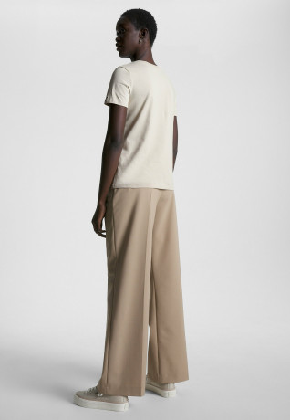 Tommy Hilfiger LOGO EMBROIDERY Print T-shirt classic beige LOGO EMBROIDERY Футболка с принтом классический бежевый