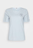 Tommy Hilfiger REGULAR NYC ROUNDALL  Basic T-shirt breezy blue heather REGULAR NYC ROUNDALL — Базовая футболка свежий голубой вереск