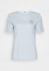 Tommy Hilfiger REGULAR NYC ROUNDALL  Basic T-shirt breezy blue heather REGULAR NYC ROUNDALL — Базовая футболка свежий голубой вереск