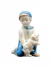 Статуэтка винтажная &quot;Мальчик с собакой&quot; в бело-голубых тонах, фарфор, 11 х 6.5 см, ГДР, 1980-90гг.