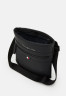 Tommy Hilfiger ESSENTIAL CROSSOVER UNISEX Across body bag black ESSENTIAL CROSSOVER UNISEX Сумка через плечо черный