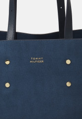 Tommy Hilfiger RELAXED LEATHER TOTE SUEDE Tote bag blue coast RELAXED LEATHER TOTE SUEDE Сумка-тоут голубое побережье