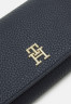 Tommy Hilfiger EMBLEM FLAP WALLET Wallet space blue КОШЕЛЕК С КЛАПАНОМ С ЭМБЛЕМОЙ Бумажник космический синий