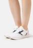 Tommy Hilfiger ESSENTIAL RUNNER Trainers white ESSENTIAL RUNNER — Кроссовки белый