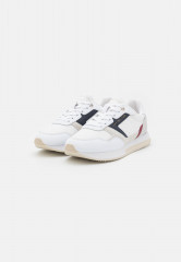 Tommy Hilfiger ESSENTIAL RUNNER Trainers white ESSENTIAL RUNNER — Кроссовки белый