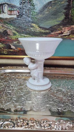 Подставка винтажная для цветов с фигуркой ребенка, белая керамика, 14 x 12 см, Китай, 1970гг.