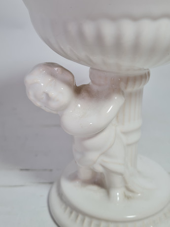 Подставка винтажная для цветов с фигуркой ребенка, белая керамика, 14 x 12 см, Китай, 1970гг.