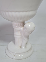 Подставка винтажная для цветов с фигуркой ребенка, белая керамика, 14 x 12 см, Китай, 1970гг.