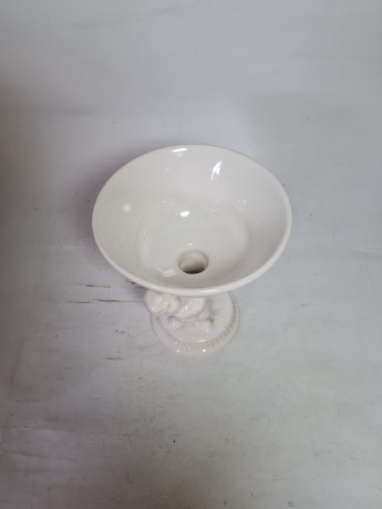 Подставка винтажная для цветов с фигуркой ребенка, белая керамика, 14 x 12 см, Китай, 1970гг.