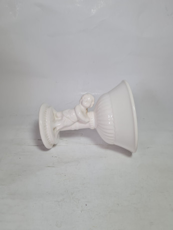 Подставка винтажная для цветов с фигуркой ребенка, белая керамика, 14 x 12 см, Китай, 1970гг.