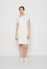 Tommy Hilfiger 1985 MINI CORPLOGO Day dress weathered white 1985 MINI CORP LOGO Повседневное платье выветрившийся белый