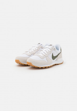 Nike Sportswear INTERNATIONALIST Sneaker low white/rough green/summit white INTERNATIONALIST Низкие кроссовки женские белый/шероховатый зеленый/вершинно-белый