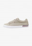Tommy Hilfiger ESSENTIAL STRIPES Trainers beige ESSENTIAL STRIPES Кроссовки бежевый