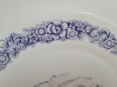 Тарелка винтажная сервировочная Arcopal  с изображением города и цветочным орнаментом, фарфор, 25 x 2 см, Франция, 1960-70гг.