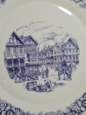 Тарелка винтажная сервировочная Arcopal  с изображением города и цветочным орнаментом, фарфор, 25 x 2 см, Франция, 1960-70гг.