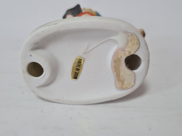 Винтажная статуэтка "Девочка в синем платочке с книгой", 11см, Тайвань, 1960-70гг.