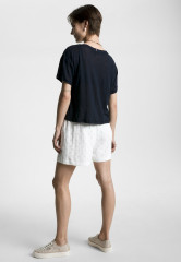 Tommy Hilfiger V NECK RELAXED FIT  Basic T-shirt desert sky V NECK RELAXED FIT Базовая футболка небо пустыни