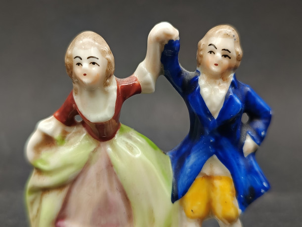 Статуэтка винтажная "Танцующая пара", фарфор, 6 х 7 см, Япония, 1970-80гг.