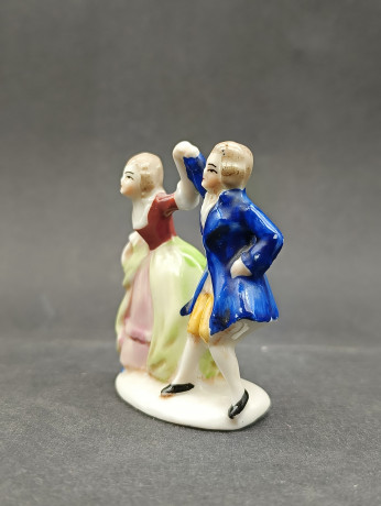 Статуэтка винтажная "Танцующая пара", фарфор, 6 х 7 см, Япония, 1970-80гг.