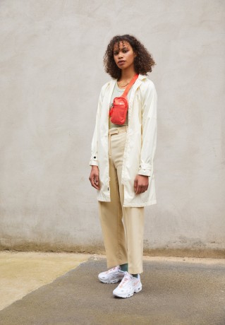 Nike Sportswear AIR MAX 96 Sneaker low white/pistachio frost/bright mango/metallic silver AIR MAX 96 Низкие кроссовки женские белый/фисташковый иней/светлый манго/серебристый металлик