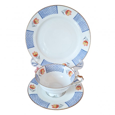 Schumann Чайное трио с красными тюльпанами, синим узором и позолотой по ободку, Германия, 1960-70гг.