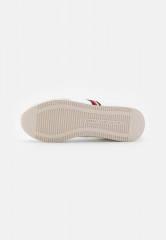 Tommy Hilfiger ESSENTIAL RUNNER Trainers white ESSENTIAL RUNNER — Кроссовки белый
