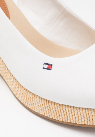 Tommy Hilfiger ICONIC ELBA SLING BACK WEDGE Platform sandals ivory ICONIC ELBA SLING BACK WEDGE Сандалии на платформе слоновая кость