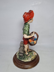 Статуэтка винтажная Giuseppe Armane &quot;Мальчик с корзиной цветов&quot;, фарфор, 25,5 x 14 см, Италия, 1960-70гг. 