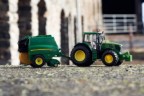 TOMY John Deere 6195M Traktor Трактор John Deere 6195M