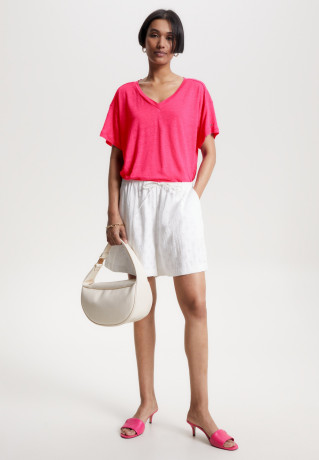Tommy Hilfiger V NECK RELAXED FIT Basic T-shirt bright cerise pink V NECK RELAXED FIT Базовая футболка ярко-вишнево-розовый