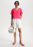 Tommy Hilfiger V NECK RELAXED FIT Basic T-shirt bright cerise pink V NECK RELAXED FIT Базовая футболка ярко-вишнево-розовый