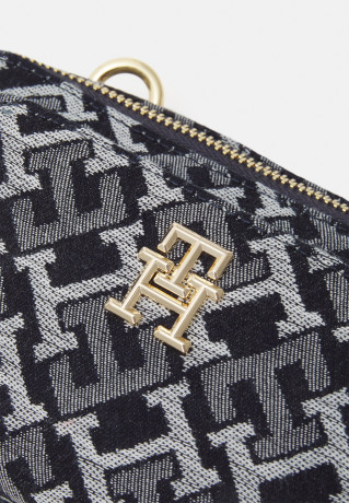 Tommy Hilfiger ICONIC Across body bag denim ICONIC Сумка через плечо джинсовая ткань