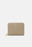 Tommy Hilfiger TH CHIC MED ZA Wallet beige TH CHIC MED ZA Кошелек бежевый