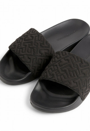 Tommy Hilfiger ELEVATED QUILTED MONOGRAM  Pool slides black ВЫСОКАЯ СТЕГАНАЯ МОНОГРАММА Шлепанцы для бассейна черный