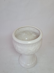 Ваза винтажная W.Germany в античном стиле с объемным цветочным декором, фарфор, 17 см, Германия, 1960-70гг.