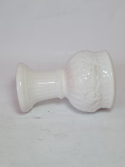 Ваза винтажная W.Germany в античном стиле с объемным цветочным декором, фарфор, 17 см, Германия, 1960-70гг.