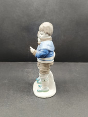 Статуэтка винтажная &quot;Два мальчика в свитерах&quot; в бело-голубых тонах, фарфор, 16 х 9 см, ГДР, 1980-90гг.