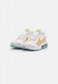 Nike Sportswear AIR MAX PRE-DAY NN EP Sneaker low white/celery/light madder root/ocean cube/vivid green/light orewood brown AIR MAX PRE-DAY NN EP — Низкие кроссовки женские белый/сельдерей/светлый корень марены/морской куб/ярко-зеленый/светло-коричневый