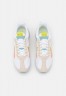 Nike Sportswear AIR MAX PRE-DAY NN EP Sneaker low white/celery/light madder root/ocean cube/vivid green/light orewood brown AIR MAX PRE-DAY NN EP — Низкие кроссовки женские белый/сельдерей/светлый корень марены/морской куб/ярко-зеленый/светло-коричневый